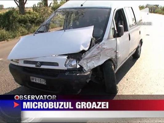 Microbuz cu pasageri, rasturnat pe centura Buzaului ‎