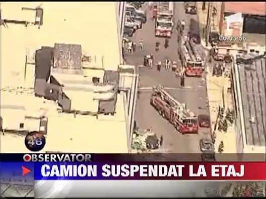 Camion suspendat la etaj