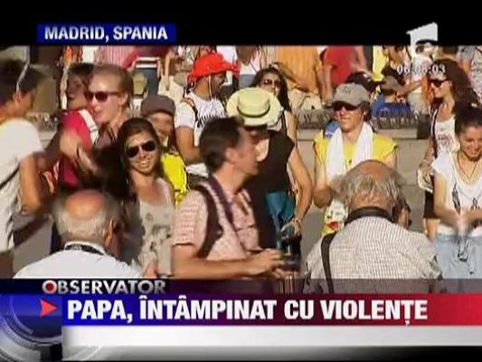 Papa Benedict al XVI-lea, intampinat cu proteste si violente la Madrid