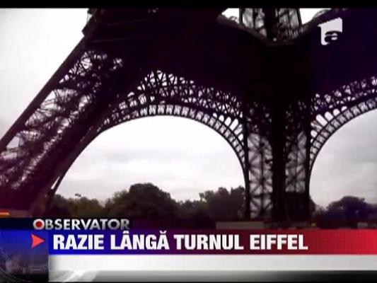 Razie langa Turnul Eiffel