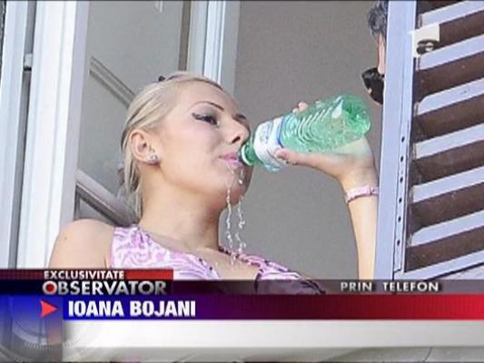 Explicatiile blondei care si-a arat sanii de la balcon la Siena