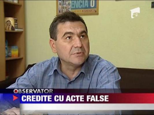 Retea de creditori cu acte false