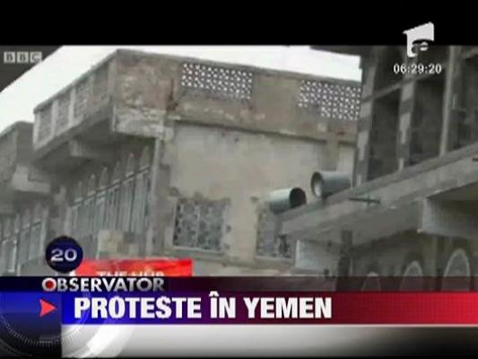 Manifestanti vanati de lunetisti in Yemen