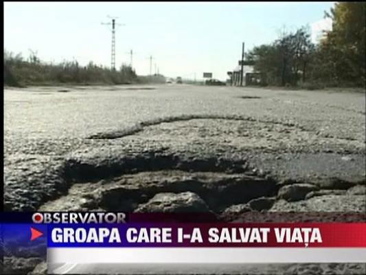 O groapa din asfalt i-a salvat viata!