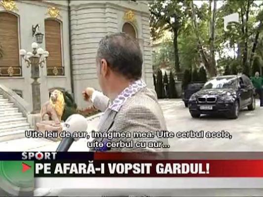 Gigi Becali isi face gard suflat cu aur la palat!