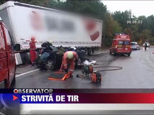 Tanara de 20 de ani strivita de TIR