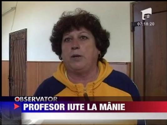 Elev lovit cu manie de profesor