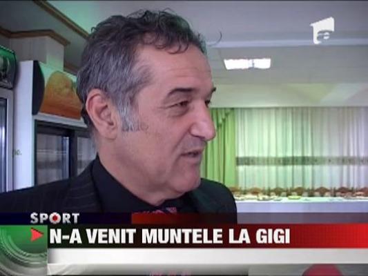 Becali s-a recules la moastele Sfintei Parascheva