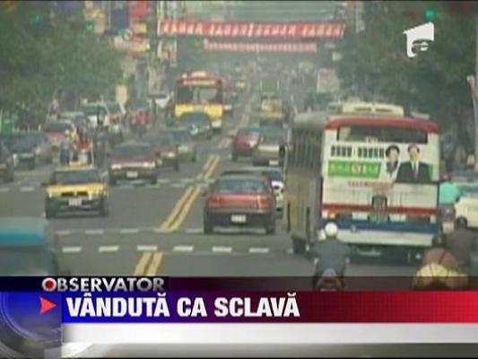 Tanara vanduta ca sclava de mama!