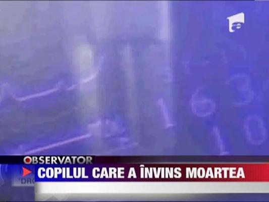 UPDATE / Un copil a stat 30 de minute sub apa si a supravietuit!