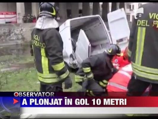 A plonjat 10 metri in gol cu masina