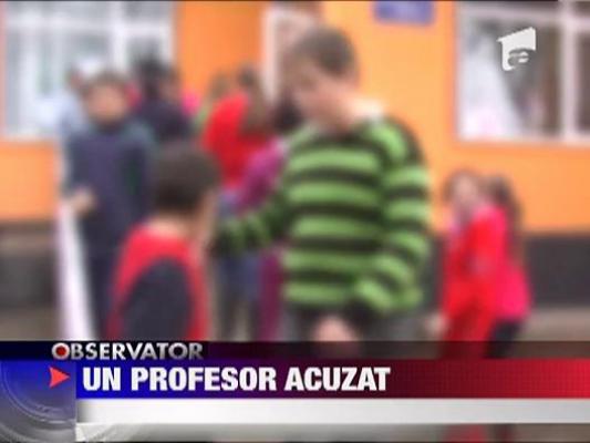 Neamt: Profesor de franceza cercetat pentru coruptie sexuala