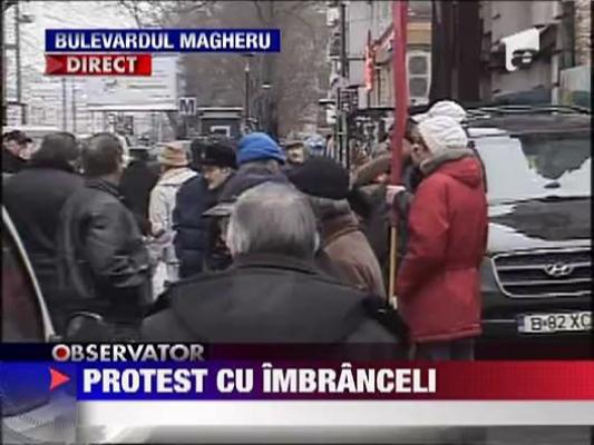 Proteste cu imbranceli in fata Guvernului