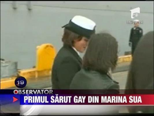 Primul sarut gay din marina SUA