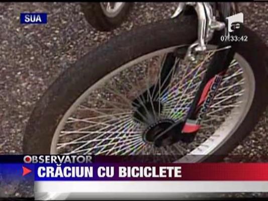Intr-un orasel din SUA, Mos Craciun aduce biciclete