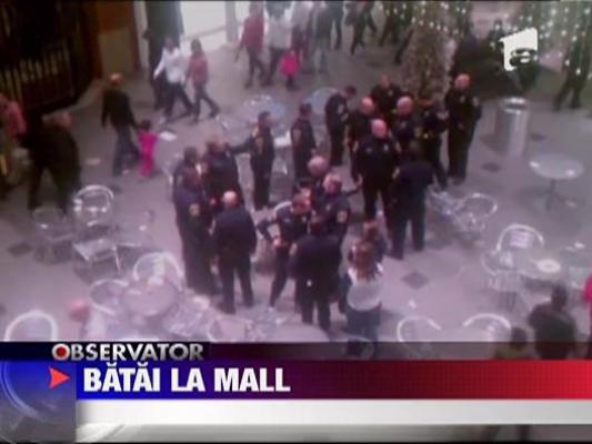 Bataie ca-n filme intr-un mall din statul american Minnesota