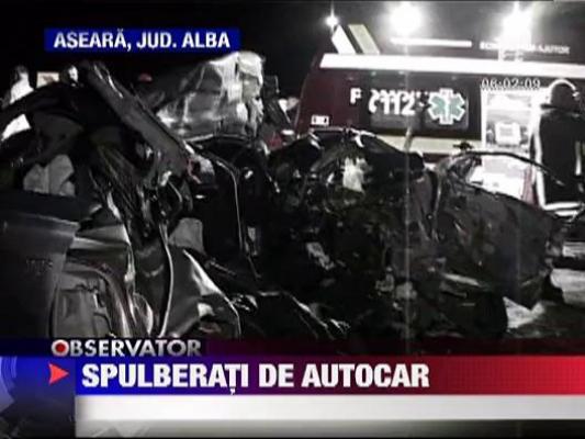 Trei tineri ucisi de autocar