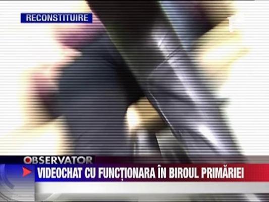 O angajata a unei primarii facea videochat la locul de munca