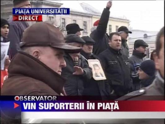 Suporterii ies in Piata Universitatii