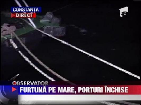 Vremea rea a paralizat si traficul naval