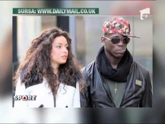 Iubita Mario Balotelli pozeaza in reviste pentru adulti