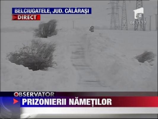 Mii de oameni sunt inca blocati in propriiile localitati