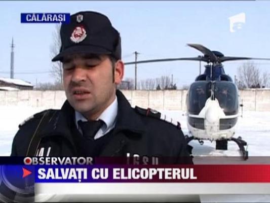 Sinistrati salvati din nameti cu elicopterul