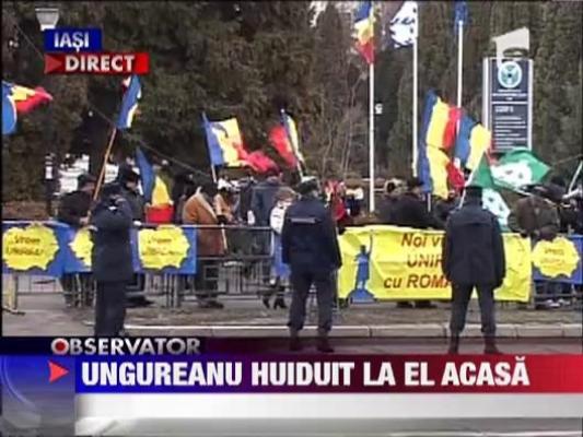 Mihai Razvan Ungureanu intampinat la Iasi cu huiduieli
