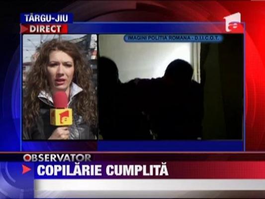 Copila obligata de mama si de tatal adoptiv a intretina relatii sexuale cu amandoi!