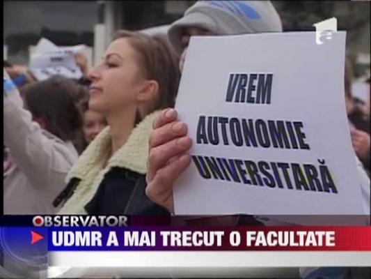 Guvernul ignora protestele romanilor si cedeaza in fata liderilor maghiari