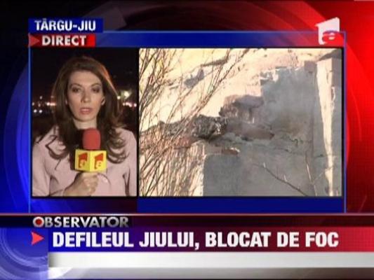 Defileul Jiului, blocat de foc