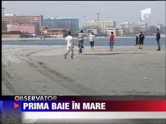 Prima baie in mare