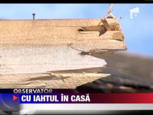 Doi americani s-au trezit cu iaht in casa