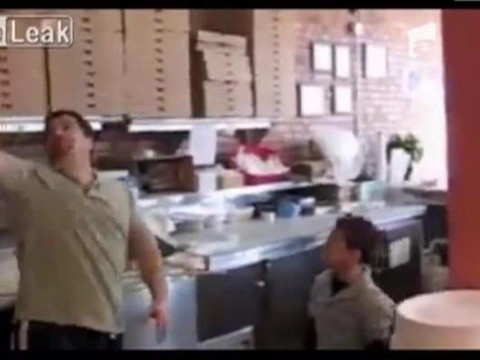 Show cu blaturi de pizza