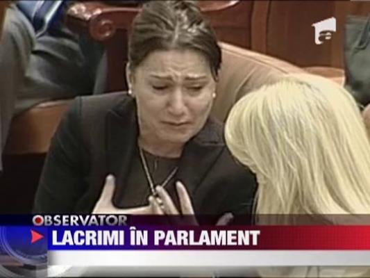 Lacrimile Sorinei Placinta au udat astazi bancile din Parlament