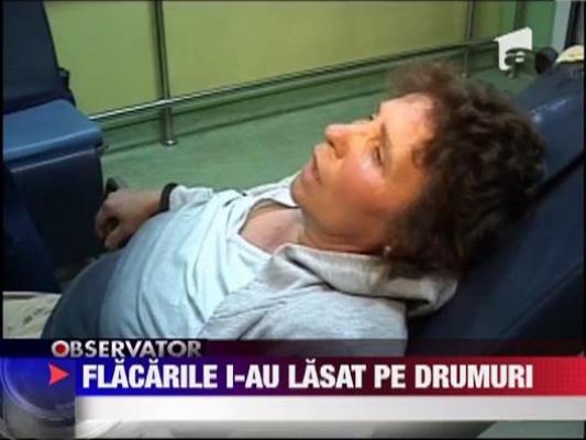 Flacarile i-au lasat pe drumuri