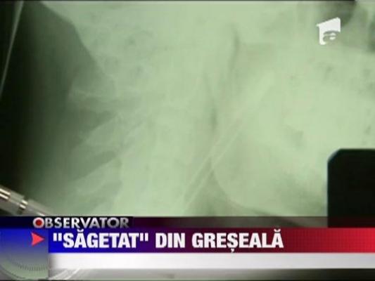 A ajuns la Urgenta, cu o sageata in gat
