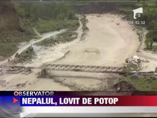 Nepal, lovit de potop