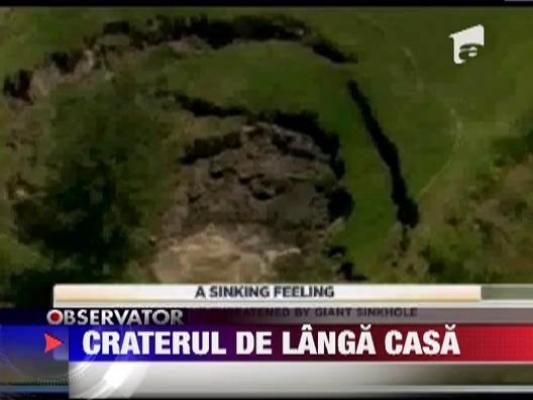 Florida: Un crater urias era sa inghita o casa