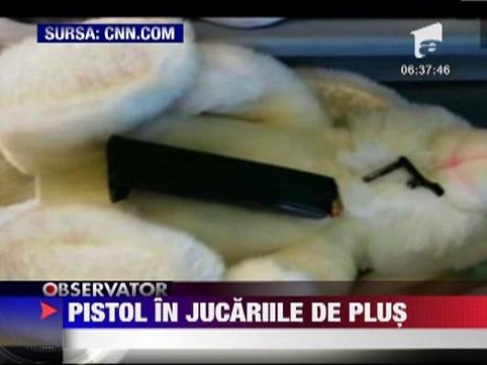 Pistol in jucariile de plus