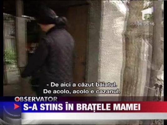 S-a stins in bratele mamei