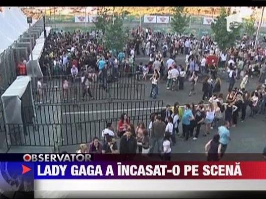 Lady Gaga, lovita in cap de o bara metalica in timpul unui concert sustinut in Noua Zeelanda