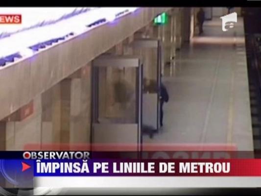 IMAGINI SOCANTE! Impinsa pe linia de metrou