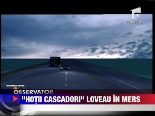 Politia a retinut 15 indivizi care jefuiau TIR-urile in mers