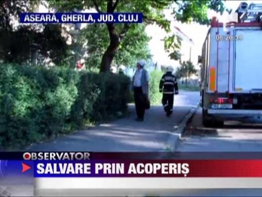 Copil de 3 ani salvat prin acoperis