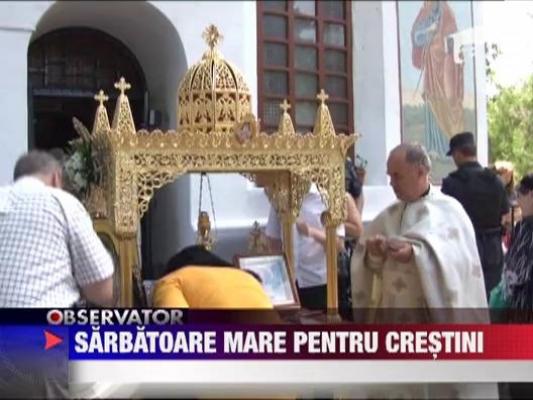 Mai mult de o jumatate de milion de romani isi aniverseaza astazi onomastica