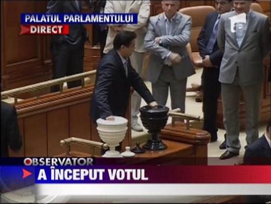 Imagini de la votarea pentru suspendarea presedintelui