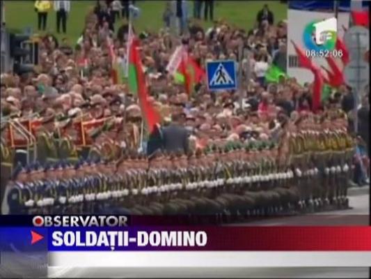 Soldatii-domino din Belarus fac furori pe Internet