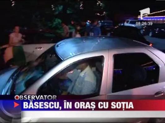 Presedintele Traian Basescu si-a scos sotia la o cina romantica