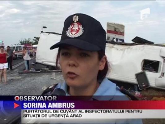 Un autocar s-a rasturnat in apropiere de Nadlac: Un mort si 20 de raniti!